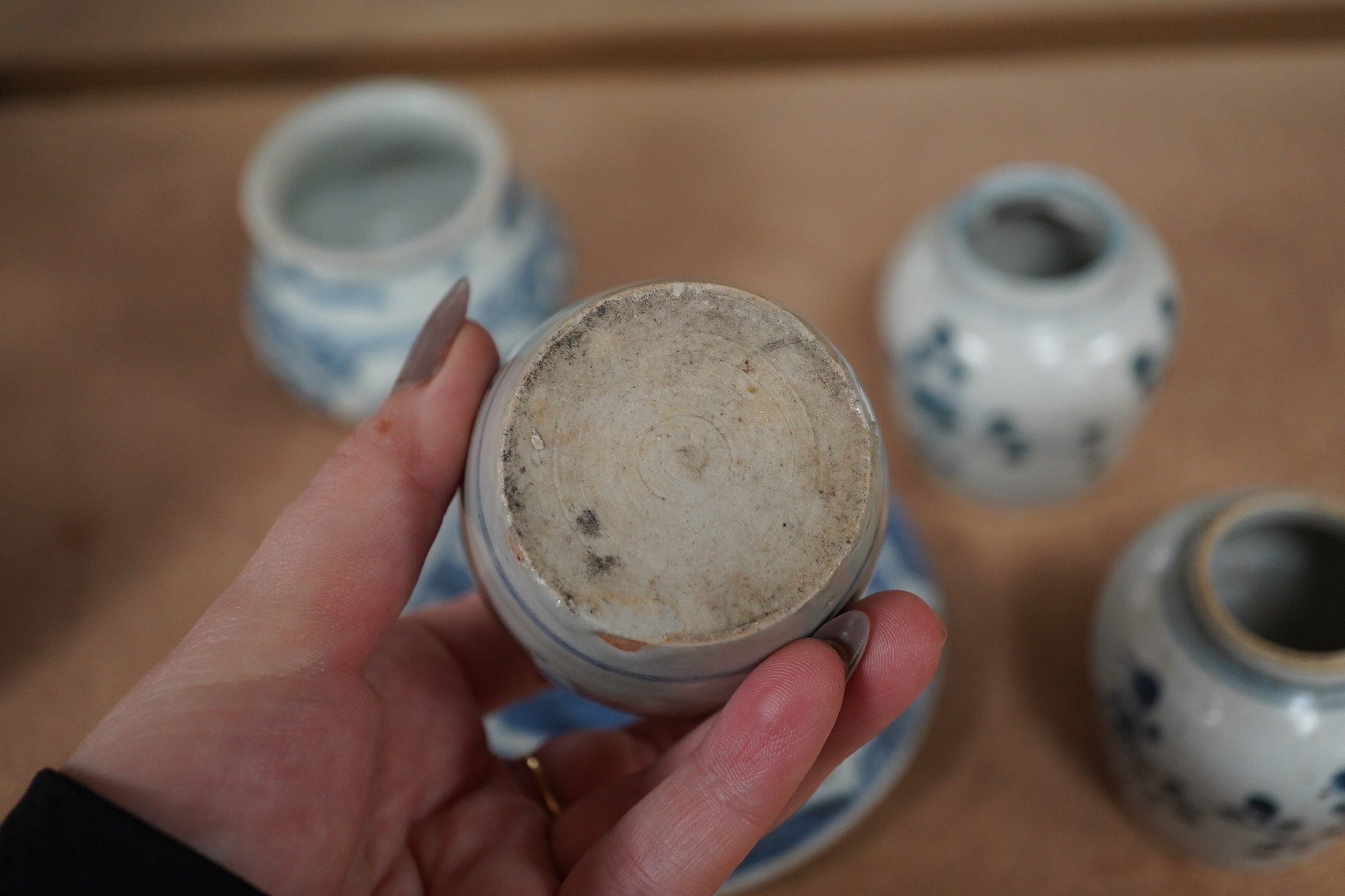 Three Chinese blue and white jars and a dish centre, late Ming dynasty, largest 13cm in diameter. Condition - fair